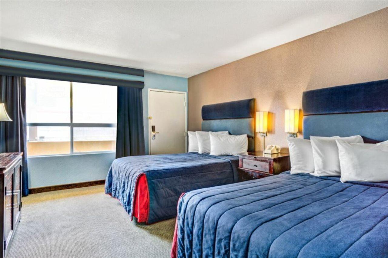 Travelodge By Wyndham Las Vegas Center Strip Екстериор снимка