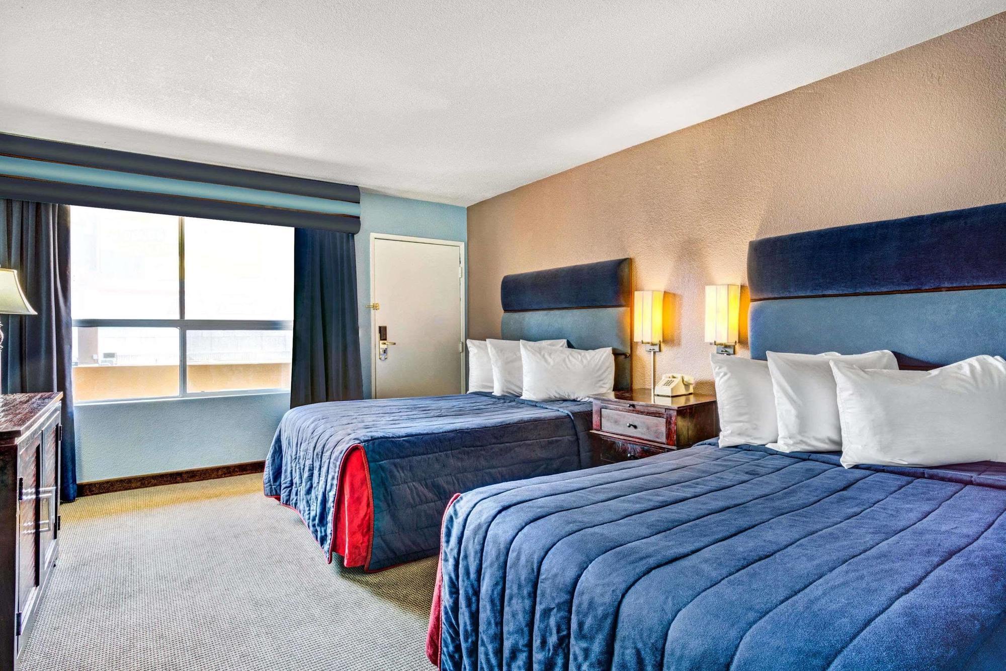 Travelodge By Wyndham Las Vegas Center Strip Екстериор снимка